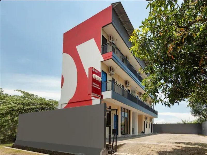 Richmond Guest House Cirebon Redpartner Buitenkant foto