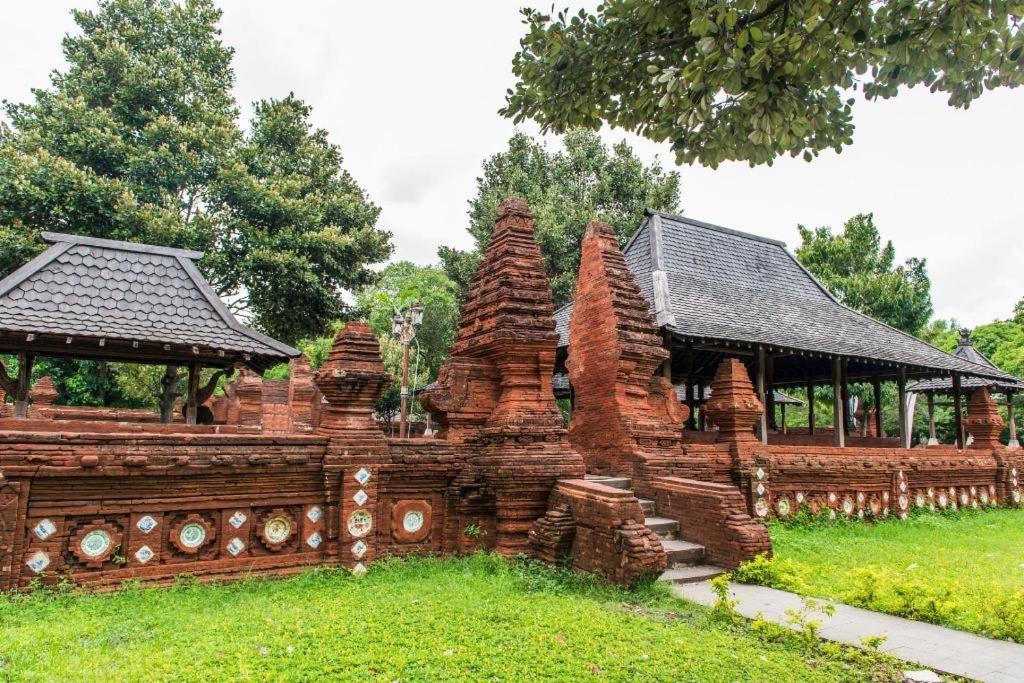 Richmond Guest House Cirebon Redpartner Buitenkant foto