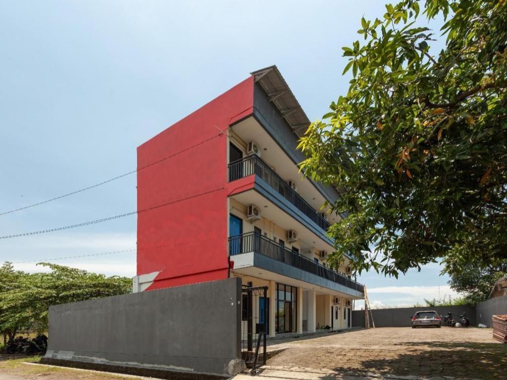 Richmond Guest House Cirebon Redpartner Buitenkant foto